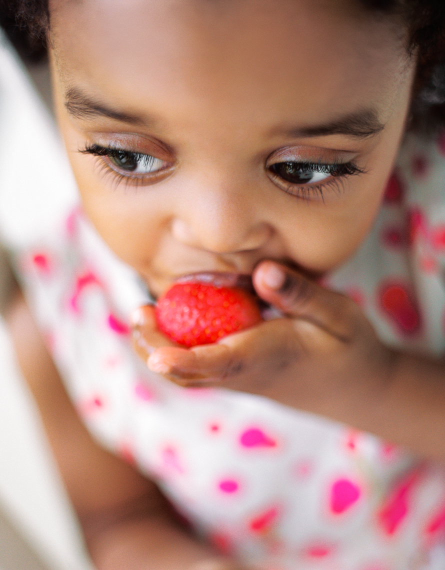  Toddler eating strawberries | Kids Lifestyle Photographer
