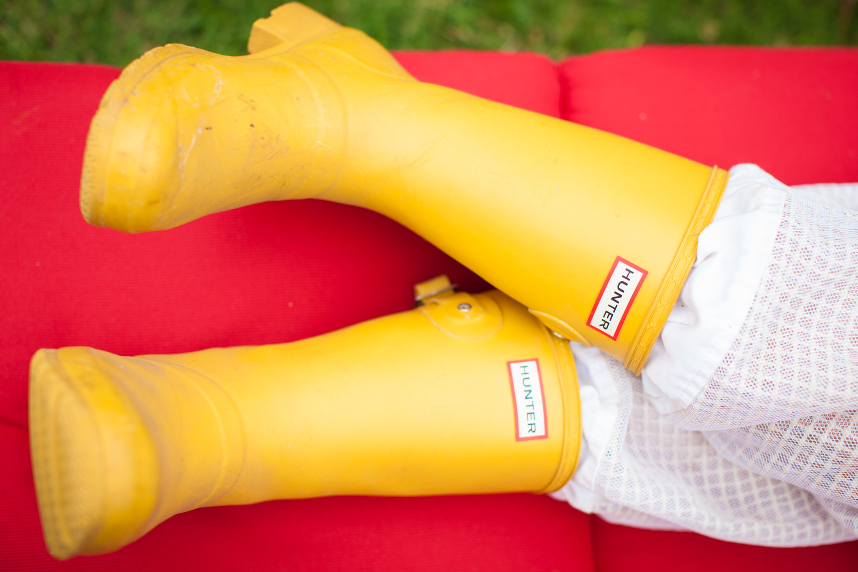 Cheerful yellow boots | Visual Storytelling Photographer
