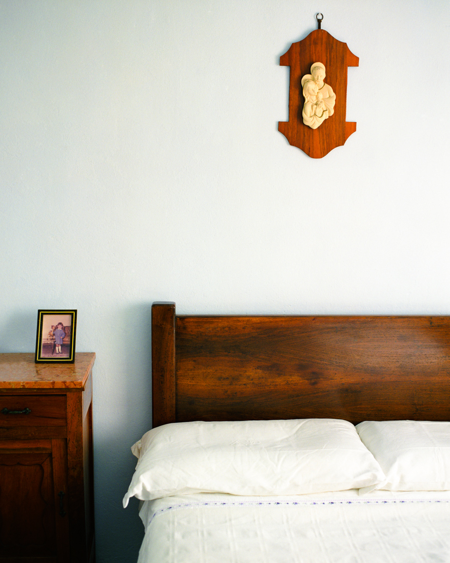  Italian country bedroom | Visual Storytelling Photographer