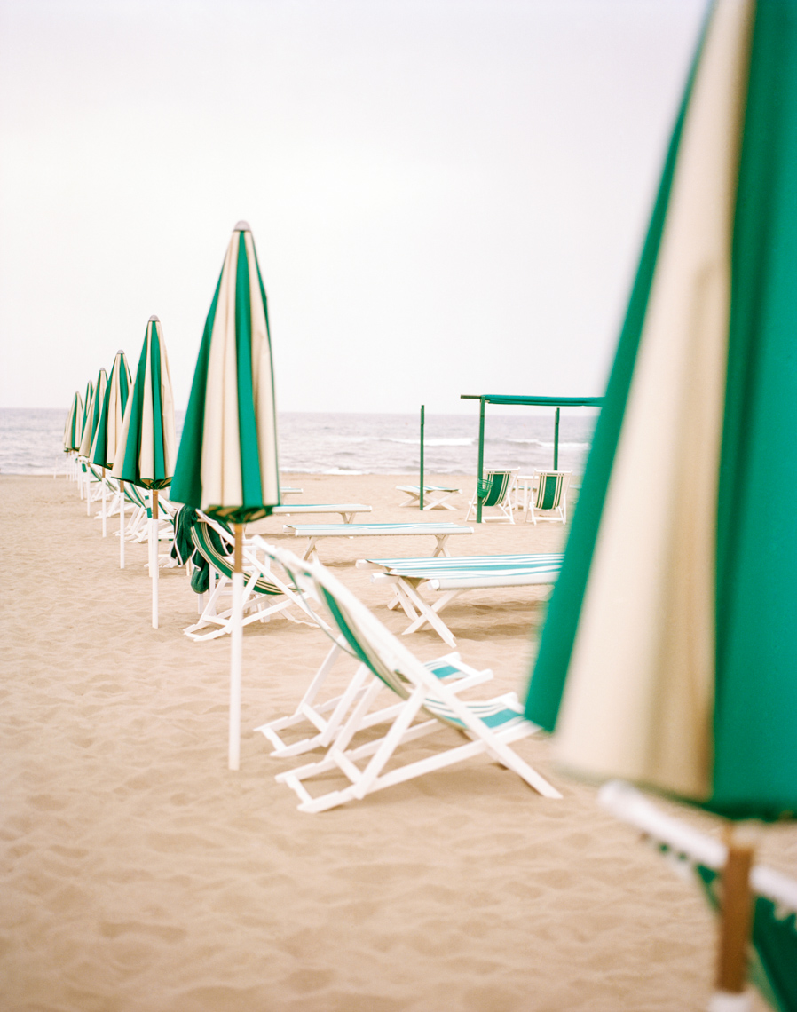 Dreamy empty Italian beach  | Visual Storytelling Photographer
