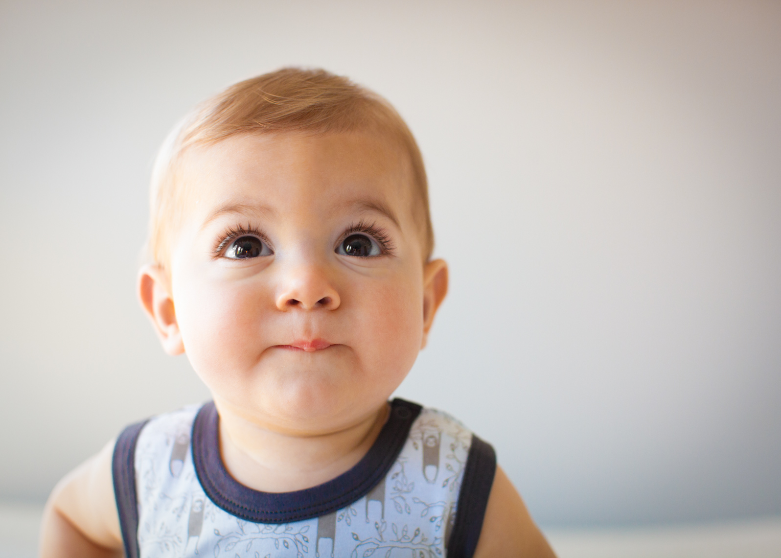Curious baby looking up | Kids Lifestyle Photographer